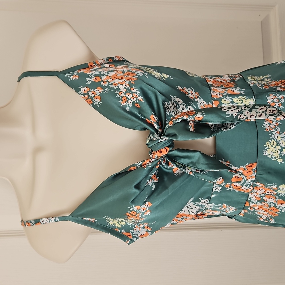 Unbranded Beautiful Midi Dress Front Slit, Tie-up Bust in green floral satin - Picture 2 of 11
